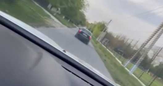 O femeie suspectată că șofa în stare de ebrietate este documentată pentru mai multe încălcări / VIDEO