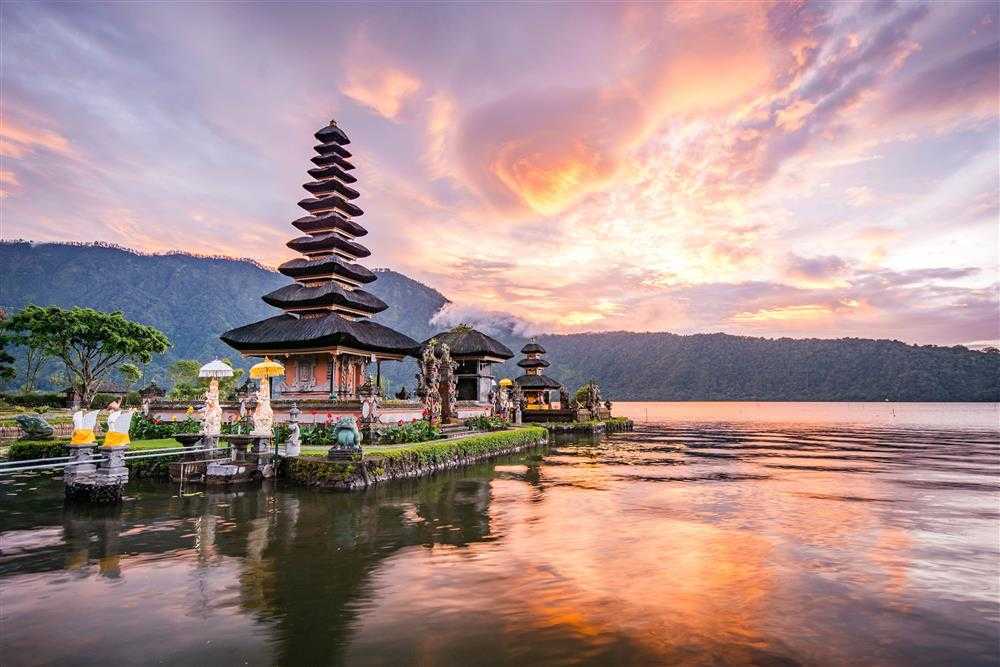 Principalele atracţii turistice din Bali. La mulți ani, la 30 de ani !