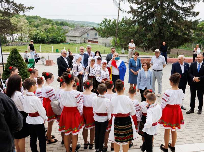 Maia Sandu a participat la inaugurarea sălii de concerte a Casei de Cultură din satul Puhoi, Ialoveni