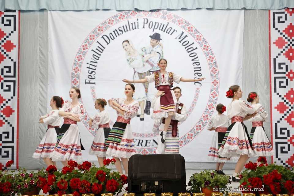 Dereneu: Tradiție și voie bună la a III-a Ediție a ”Festivalului Dansului Popular Moldovenesc”