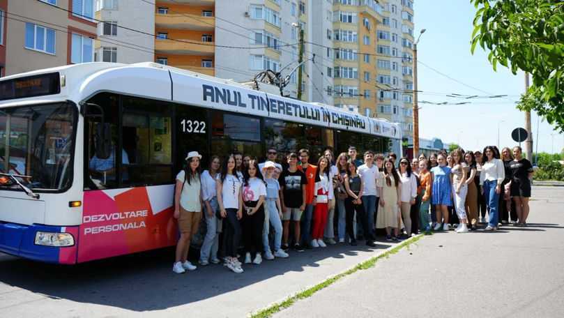 Primăria Chișinău lansează un troleibuz dedicat Anului Tineretului