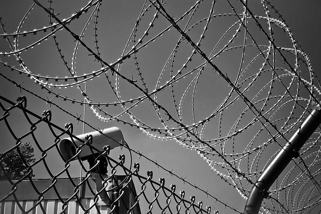 Polițiștii și procurorii au efectuat 13 percheziții la Penitenciarul Pruncul și în Chișinău