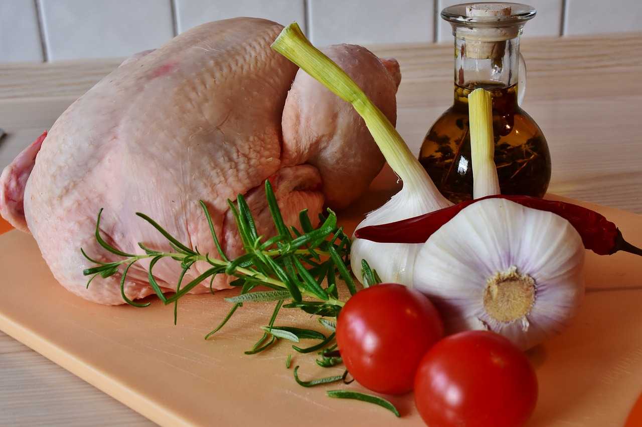 Experții în domeniu insistă: Nu spălați carnea de pui!
