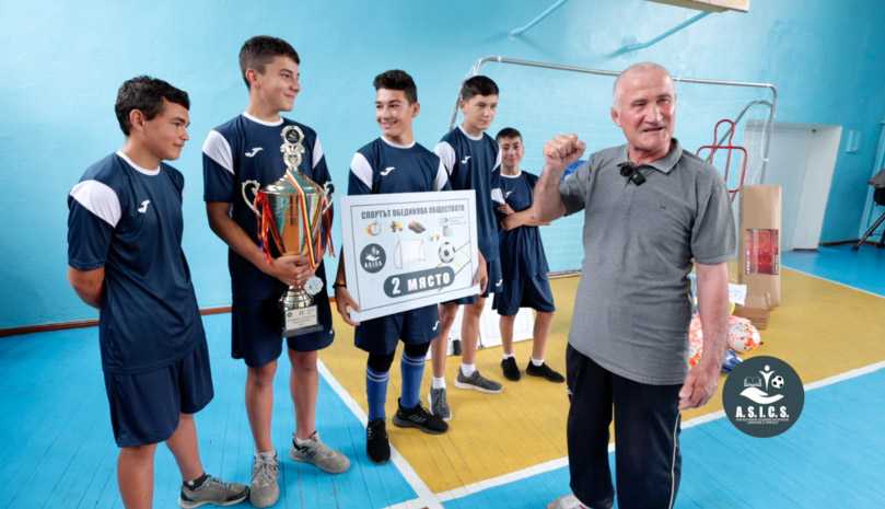 Asociația A.S.I.C.S. a transmis premiul echipei clasate pe locul doi în campionatul de minifotbal / VIDEO