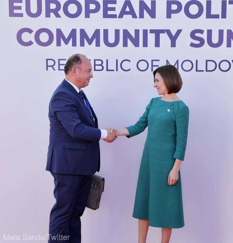 Bogdan Aurescu, decorat de preşedintele Republicii Moldova