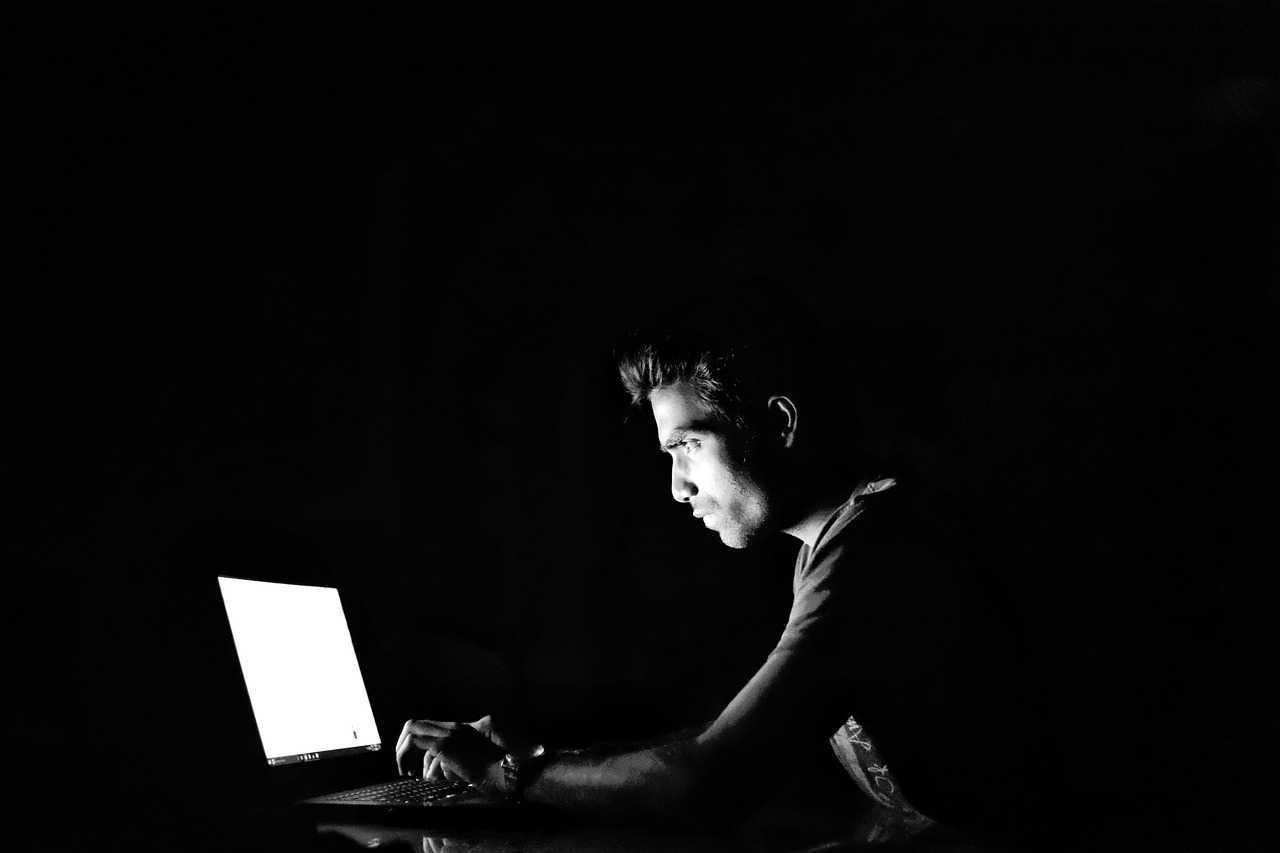 Peste 90% dintre programatori folosesc soluţii software bazate pe inteligenţa artificială pentru a scrie cod