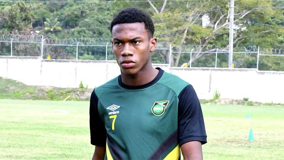 Chelsea a anunțat semnarea unui contract cu un fotbalist de 17 ani