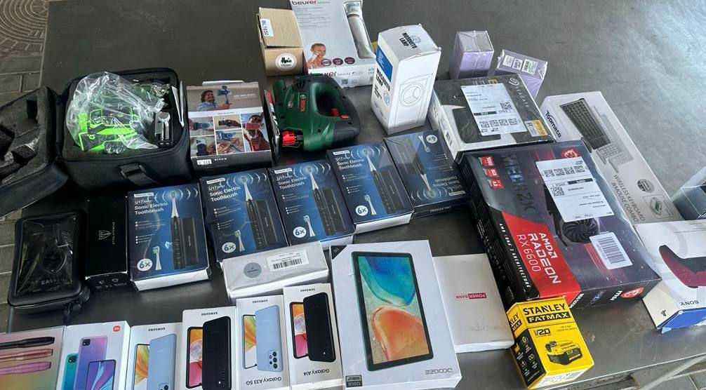 Un lot nedeclarat de mărfuri de larg consum la vama Leușeni