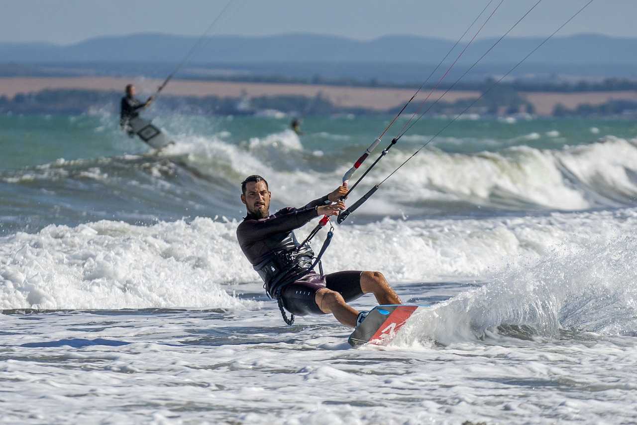 Ucraina interzice înotul și pescuitul în Marea Neagră