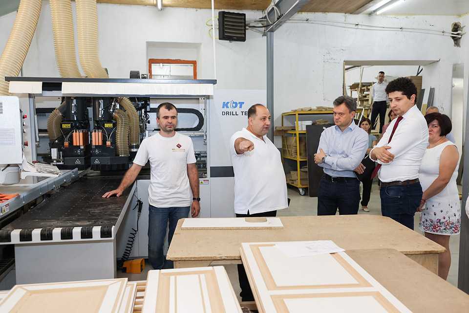 Prim-ministrul Dorin Recean a vizitat fabrica de mobilă din Cinișeuți, Rezina