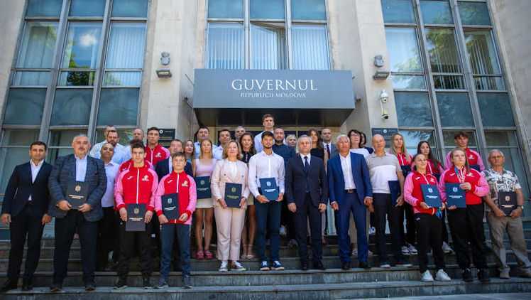Sportivii moldoveni care au adus medalii de la campionate au fost premiați
