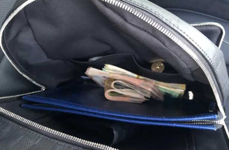 A fost prins la vama Leușeni cu peste 20.000 de euro nedeclarați