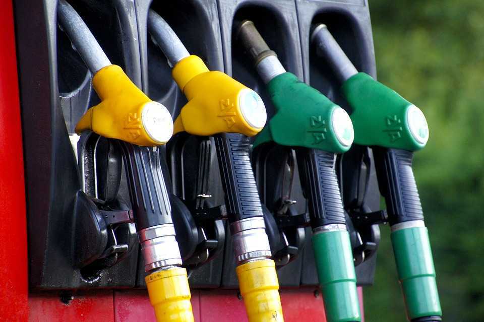 Carburanții se scumpesc, pe 19 iulie, căci erau prea ieftini