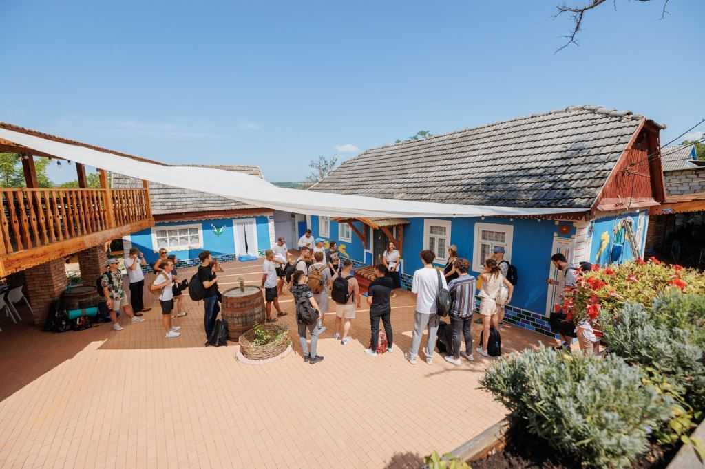 30 de tineri vor aduce inovație digitală în turismul rural la Explore Pohrebea Hackathon