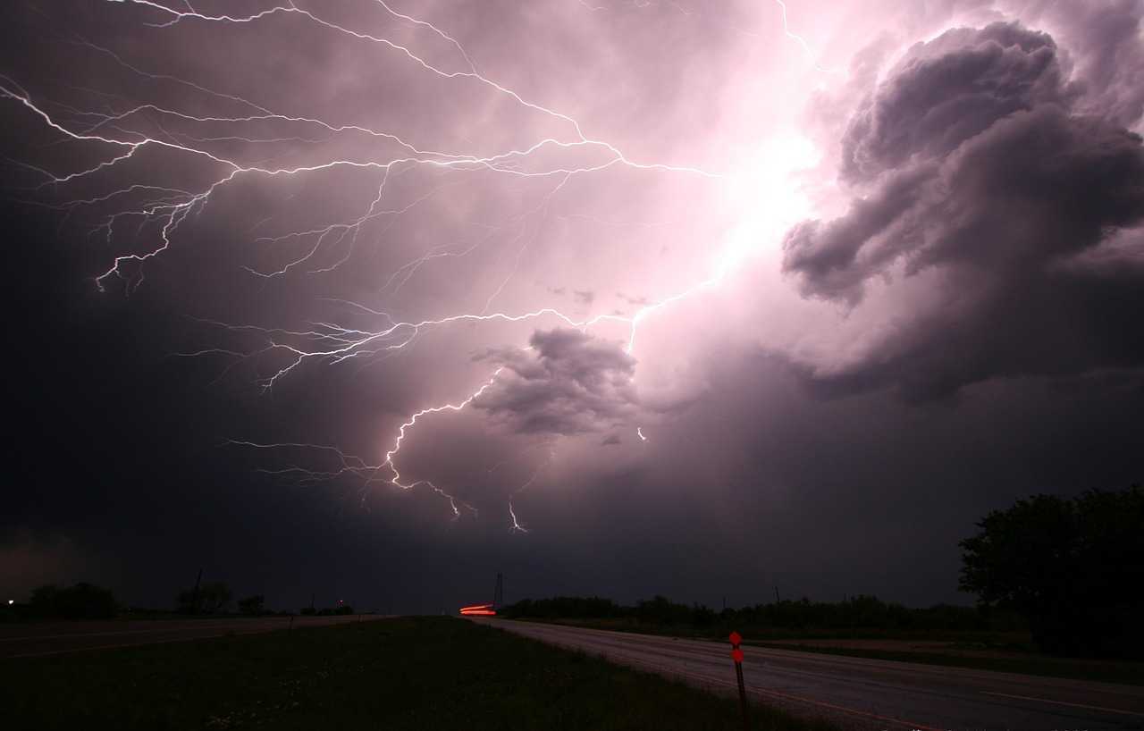 Cod Galben de instabilitate atmosferică. Prognoza meteo