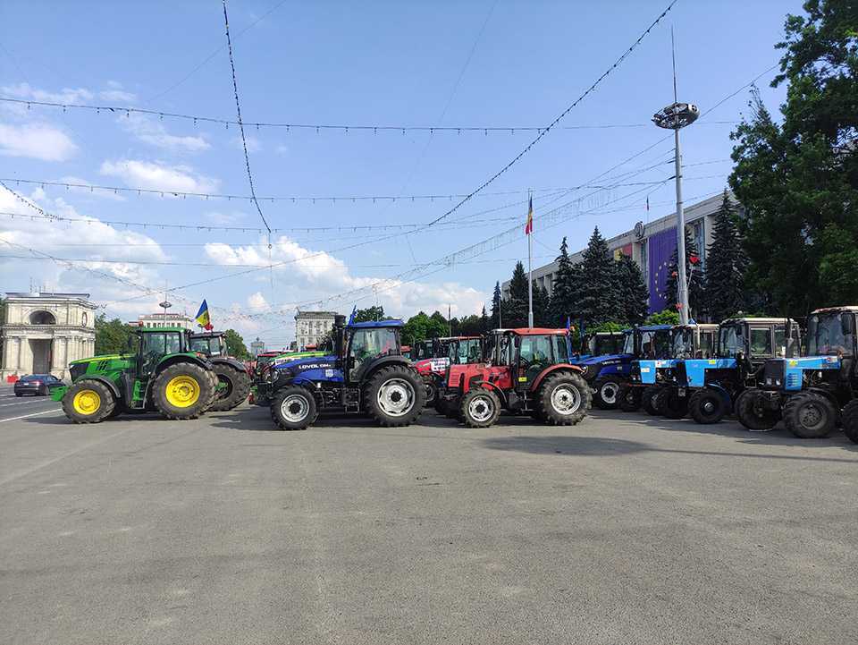 Fermierii vor picheta astăzi Guvernul