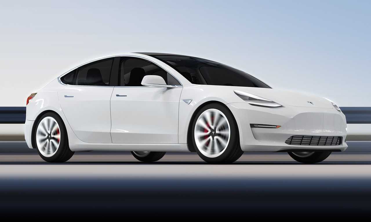 Tesla lansează Model X și Model S cu o gamă inferioară, mai ieftine cu 10.000 de dolari