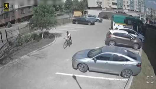 Doi bărbați reținuți de polițiști după ce au sustras o bicicletă / VIDEO
