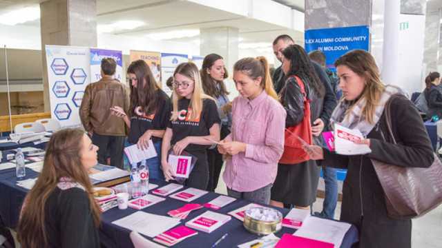 50 de companii și-au prezentat ofertele la Târgul locurilor de muncă