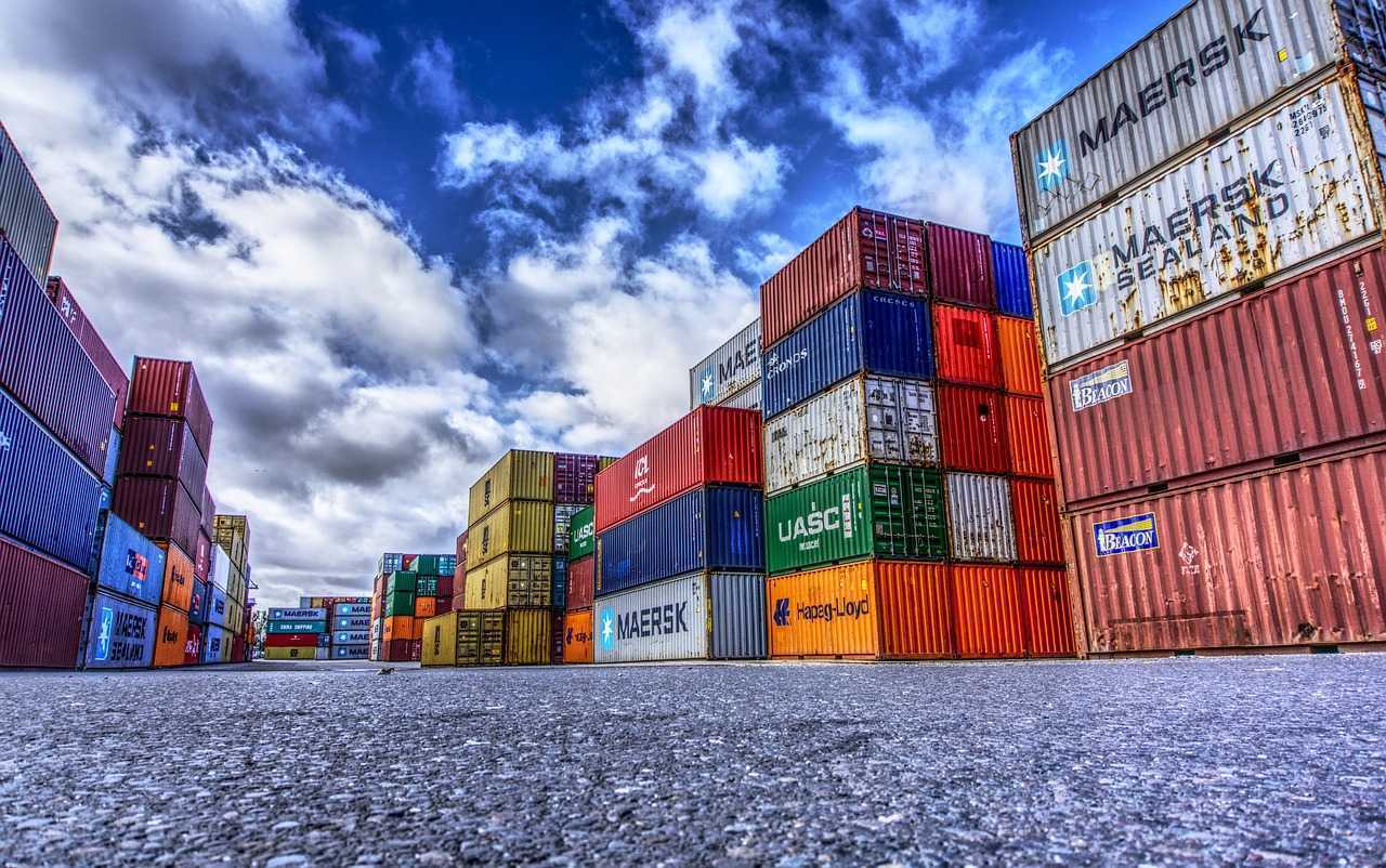 Comerțul mondial ar urma să scadă cu 5% în acest an față de 2022