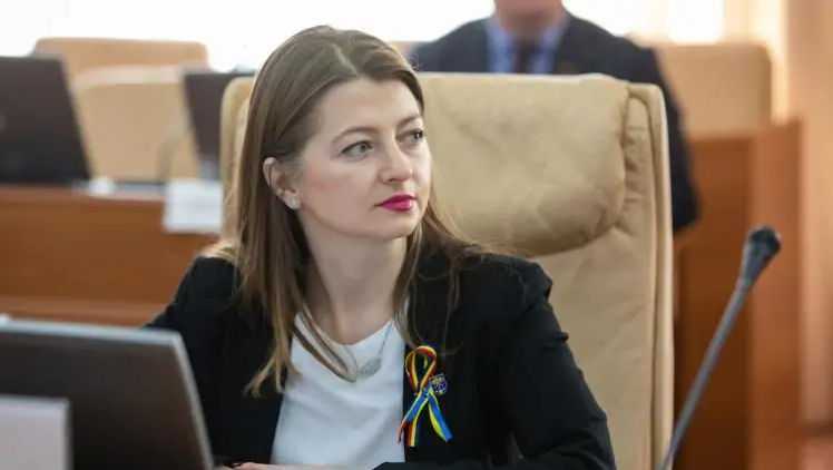 Ministra Justiției a ieșit din anonimat. Știe cineva cum o cheamă?
