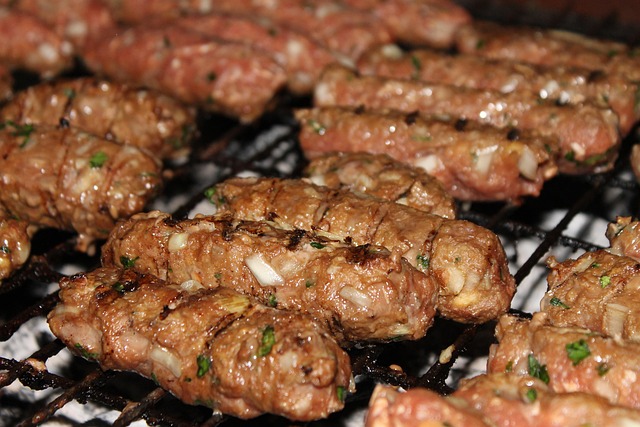 Inegalitatea se vede și în farfurie: Moldovenii cu venituri mici mănâncă mai multă pâine și mai puțină carne