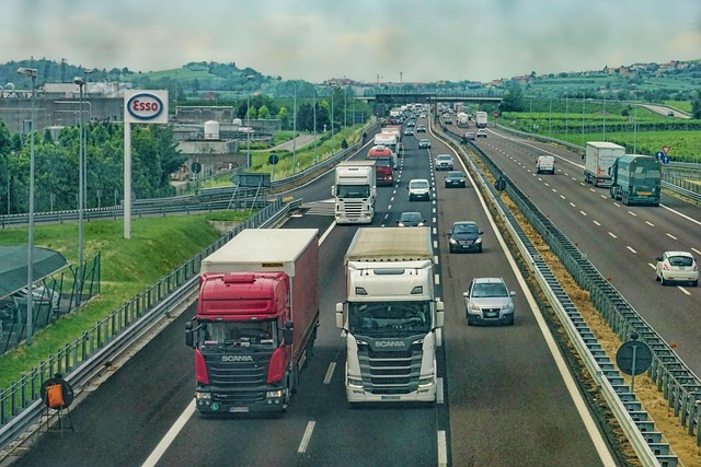 România introduce taxa pe kilometru pentru camioanele de peste 3,5 tone. TollRo intră în vigoare la 1 octombrie