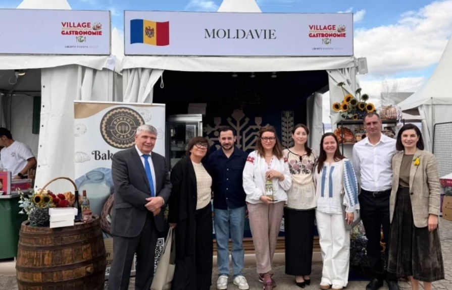 Moldova cucerește Parisul cu gusturi tradiționale - sarmale, plăcinte și „Cușma lui Guguță”