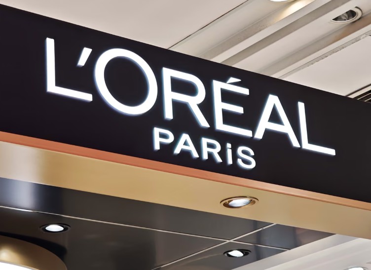 L”Oréal, dată în judecată de Arizona. Compania este acuzată că a ascuns riscurile de cancer ale produselor de îndreptat părul
