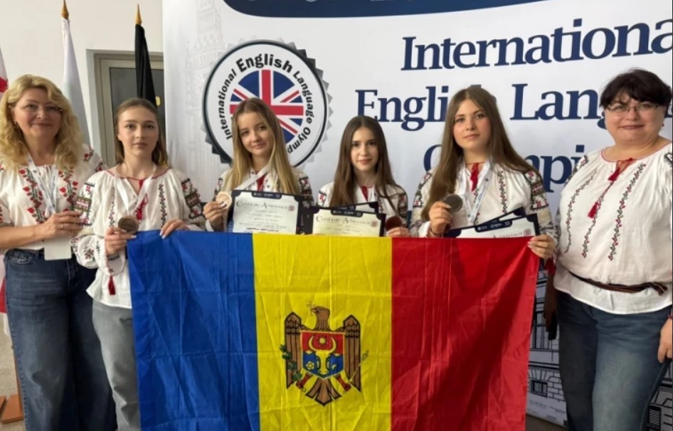 Moldova urcă pe podium la Olimpiada Internațională de Limba Engleză