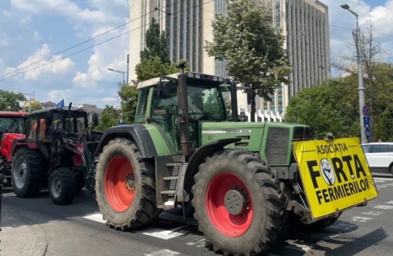 Forța Fermierilor amenință cu proteste și scoaterea tehnicii agricole în stradă din cauza majorării TVA