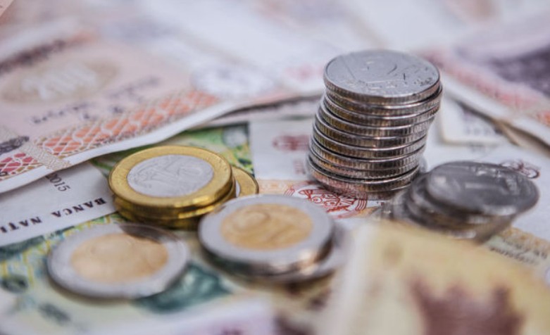 Pomeni de la guvernare pentru popor, salarii nesimțite - pentru ai lor!