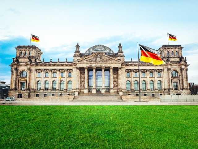 Die Linke cucerește Berlinul și anunță o revoluție imobiliară: 220.000 de locuințe ar putea trece în proprietatea publică