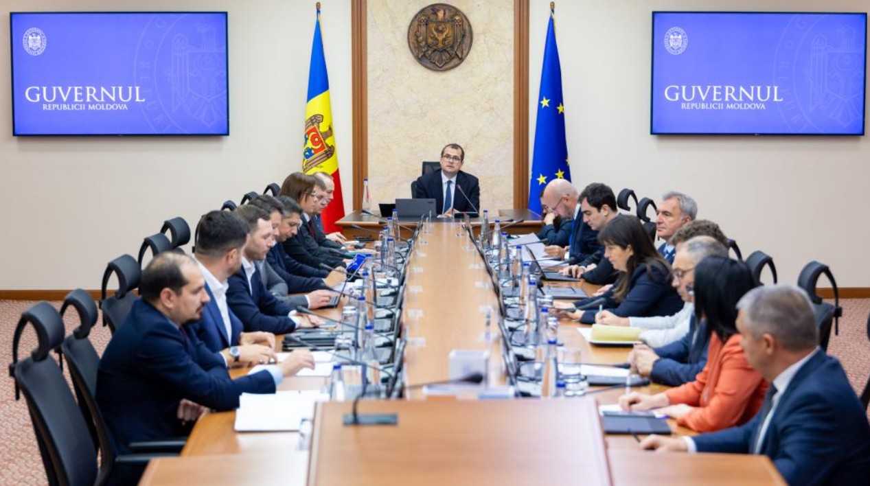 Guvernul taie din aparatul de stat: 161 de instituții, vizate de reorganizare și reduceri de personal