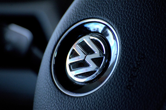 Volkswagen, tot mai aproape de fundul clasamentului: pierde locul în Euro Stoxx 50 după un nou avertisment privind profitul