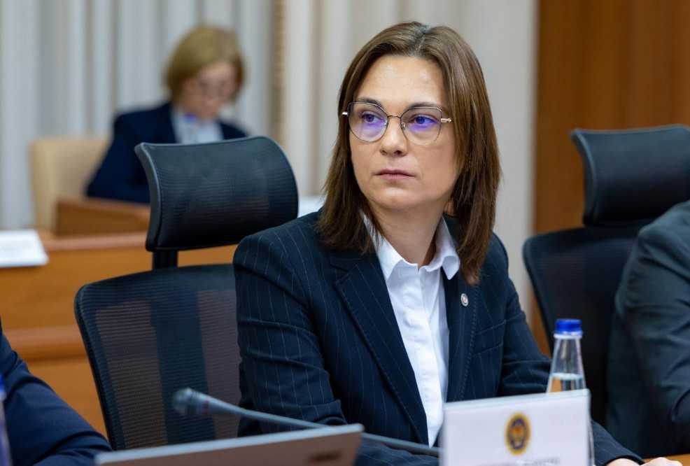 Aplicarea noilor tarife pentru pașapoarte, amânată cu 15 zile