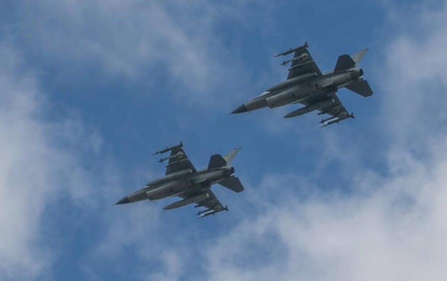 Ucraina riscă să rămână fără avioane F-16 până la sfârșitul anului, avertizează presa