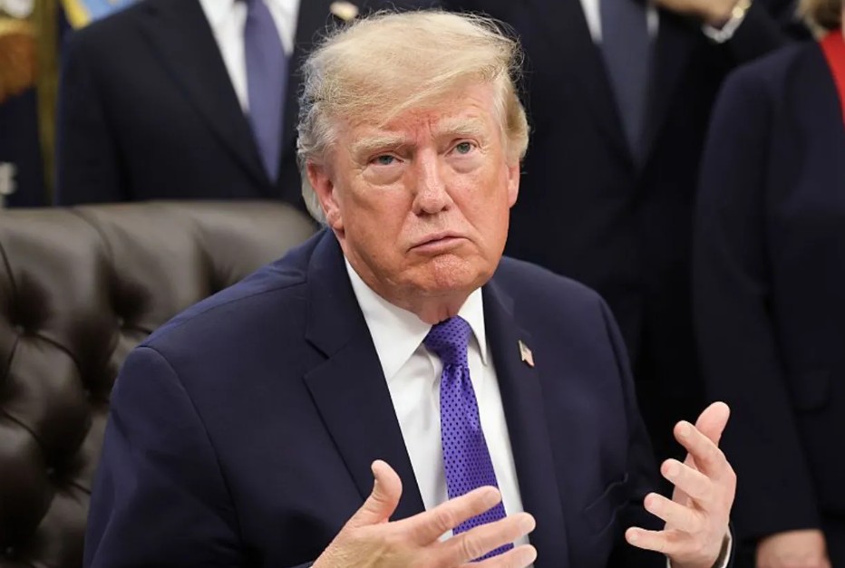 Trump dă din nou vina pe Ucraina pentru scumpirea carburanților: „Rafinăriile din Rusia sunt aruncate în aer”