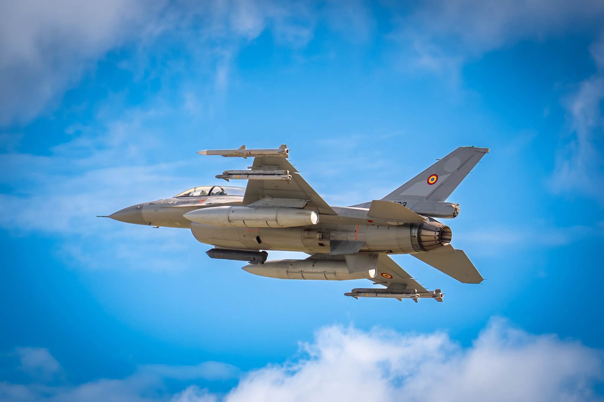 România trimite trei avioane F-16 la exercițiul nuclear al NATO din Italia. MApN: Nu va fi folosit armament nuclear