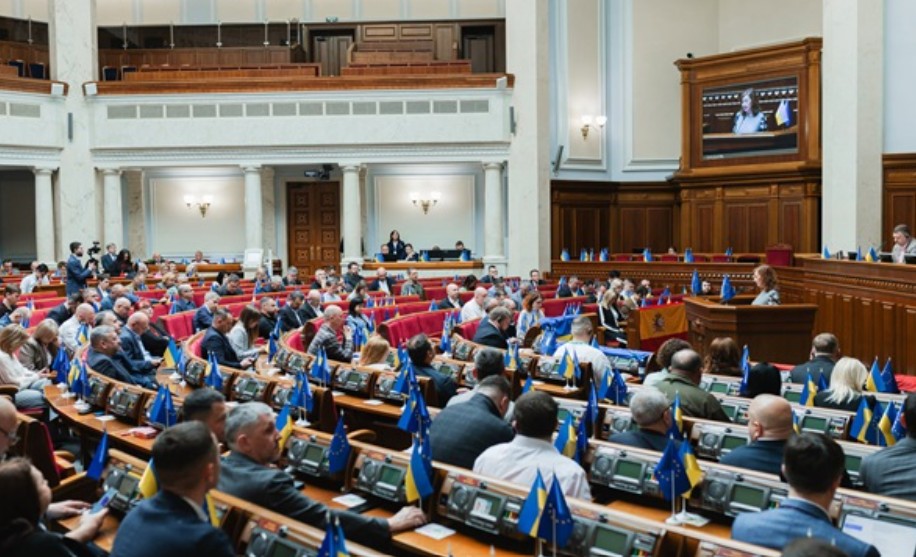 Ucraina permite educația în limba română și în alte limbi ale minorităților naționale din UE. Rada a adoptat legea cerută de Ungaria