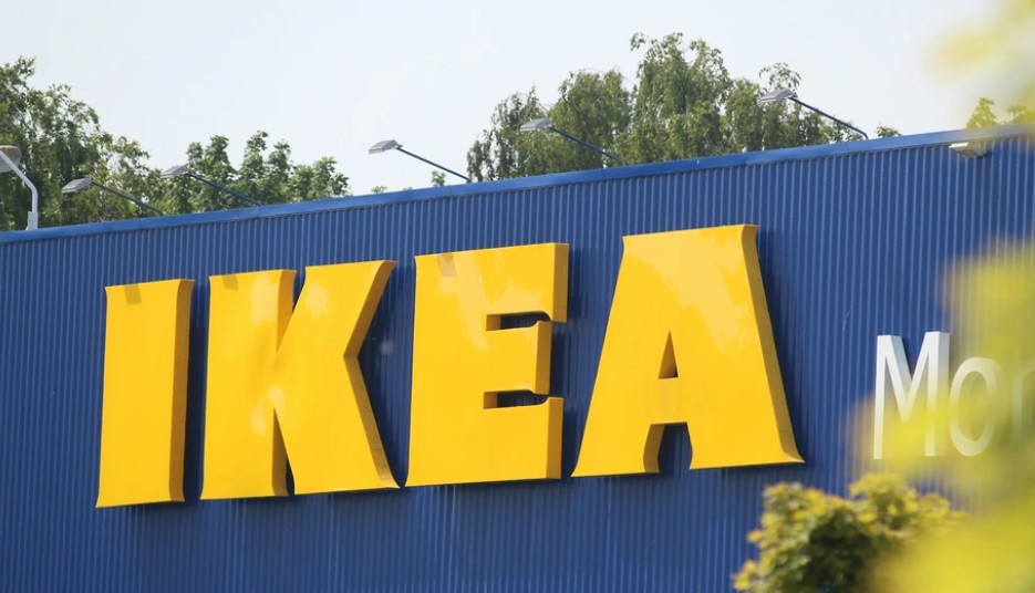 Cel mai vândut produs IKEA: sacoșa albastră FRAKTA, comercializată în peste 44 de milioane de exemplare anual