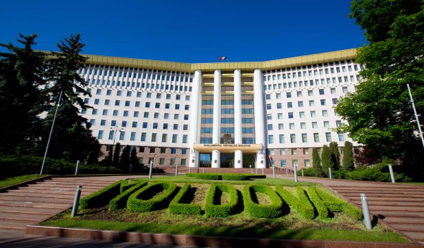 Comisia de la Veneția cere revizuirea regulilor privind retragerea mandatului deputaților și protecția opoziției